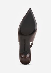 Renee - Brązowe Sandały na Szpilce ze Szpiczastym Noskiem i Otwartą Piętą Ninella. Okazja: na co dzień. Nosek buta: otwarty. Kolor: brązowy. Materiał: jeans. Wzór: aplikacja. Obcas: na szpilce. Styl: casual, klasyczny, elegancki. Wysokość obcasa: średni #4