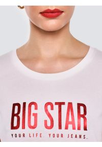 Big-Star - Koszulka damska z logo BIG STAR biała Betta 100. Okazja: na co dzień. Kolor: biały. Materiał: jeans, dzianina. Wzór: aplikacja, nadruk. Styl: casual, klasyczny, elegancki #7