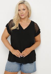Born2be - Czarna Bluzka z Wiskozy z Przezroczystymi Wstawkami Zelauri. Okazja: na co dzień. Kolor: czarny. Materiał: wiskoza. Styl: casual, elegancki #6