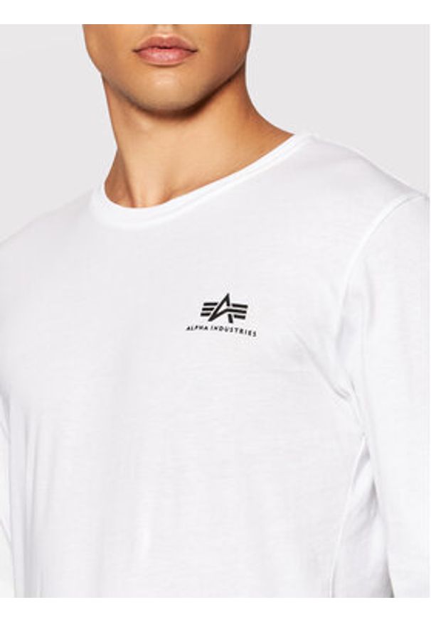 Alpha Industries Longsleeve Basic Small Logo 198517 Biały Regular Fit. Kolor: biały. Materiał: bawełna. Długość rękawa: długi rękaw