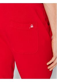 United Colors of Benetton - United Colors Of Benetton Spodnie dresowe 3J68UF002 Czerwony Regular Fit. Kolor: czerwony. Materiał: dresówka, bawełna #5