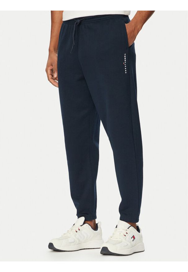 Tommy Jeans Spodnie dresowe Linear DM0DM23014 Granatowy Regular Fit. Kolor: niebieski. Materiał: bawełna
