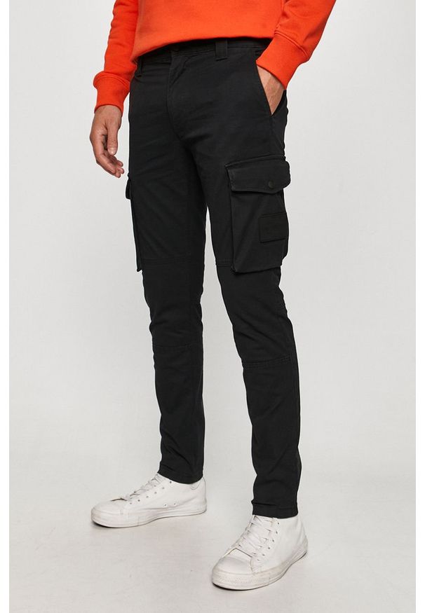 Calvin Klein Jeans - Spodnie. Kolor: czarny. Materiał: tkanina, bawełna, elastan. Wzór: gładki