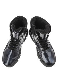 Niebieskie Botki Rieker Obuwie Damskie Na Solidnej Podeszwie. Okazja: na spacer, na co dzień. Zapięcie: sznurówki. Kolor: niebieski. Materiał: lakier. Szerokość cholewki: normalna. Sezon: zima. Styl: casual #5