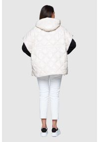 Hetrego - HETREGO Kremowy damski puchowy bezrękawnik Ginger z kapturem, Rozmiar S. Typ kołnierza: kaptur. Kolor: biały. Materiał: puch. Długość rękawa: bez rękawów #2