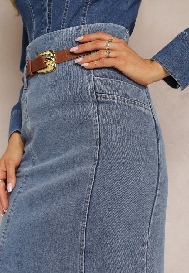 Renee - Granatowa Jeansowa Spódnica Ołówkowa z Dodatkowym Paskiem Caladyn. Okazja: na co dzień. Stan: podwyższony. Kolor: niebieski. Materiał: jeans. Styl: casual