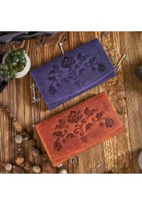 Portfel damski skórzany PAOLO PERUZZI pomarańczowy T-01-OR. Kolor: pomarańczowy. Materiał: skóra. Wzór: kwiaty #1