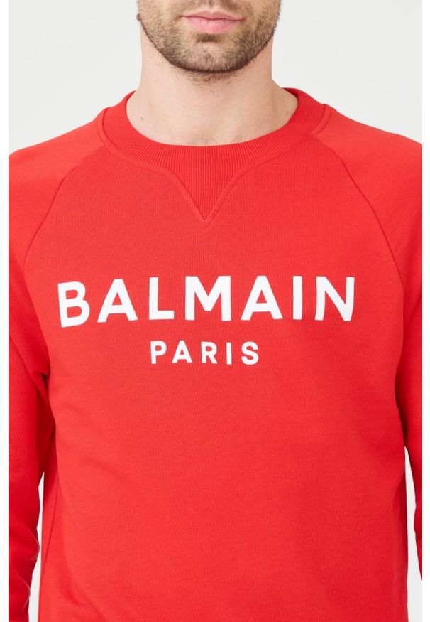 Balmain - BALMAIN Czerwona bluza Printed Sweatshirt. Kolor: czerwony