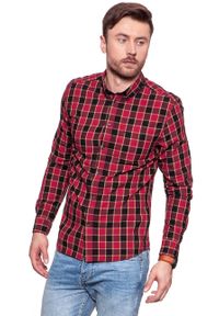 Wrangler - KOSZULA WRANGLER LS 1PKT BUTTON DOWN SALSA RED W5874NQWN. Typ kołnierza: button down. Kolor: czarny. Materiał: materiał #7