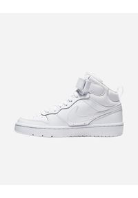 Buty do chodzenia dla dzieci Nike Court Borough Mid 2. Zapięcie: rzepy. Kolor: biały, wielokolorowy, beżowy. Materiał: syntetyk, tkanina, skóra, materiał. Szerokość cholewki: normalna. Model: Nike Court. Sport: turystyka piesza