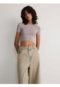 Reserved - Krótki t-shirt - jasnoszary. Kolor: szary. Materiał: dzianina. Długość: krótkie. Wzór: gładki #1