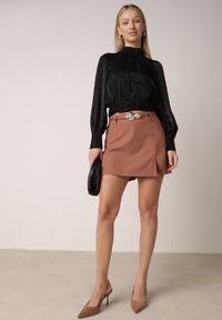 Born2be - Brązowe Spódnico-Szorty z Wysokim Stanem Paskiem i Metaliczną Ozdobą Narnllea. Okazja: na co dzień. Stan: podwyższony. Kolor: brązowy. Materiał: jeans. Wzór: aplikacja. Styl: casual, elegancki, klasyczny #5