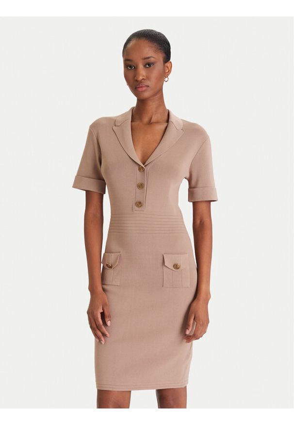 Guess Sukienka dzianinowa W5YK29 Z0130 Beżowy Slim Fit. Kolor: beżowy. Materiał: syntetyk