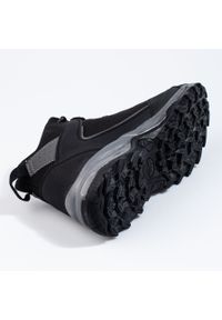 Wysokie buty trekkingowe męskie z protektorem DK czarne. Kolor: czarny. Materiał: materiał