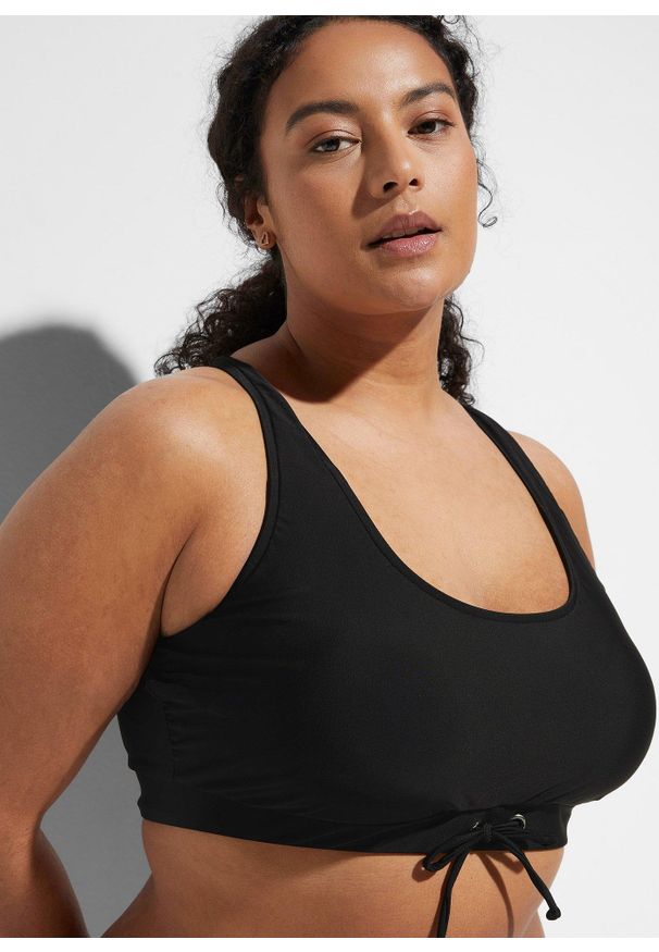 bonprix - Bikini bustier z szortami (2 części). Kolor: czarny