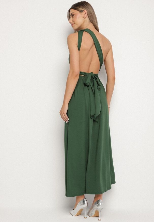 Born2be - Ciemnozielona Koktajlowa Sukienka Multiway z Wiskozą i Wiązaniem na Szyi Lilazza. Okazja: na imprezę. Typ kołnierza: dekolt w kształcie V. Kolor: zielony. Materiał: wiskoza. Typ sukienki: rozkloszowane. Styl: wizytowy