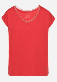 Born2be - Czerwony Bawełniany T-shirt z Koronką przy Dekolcie Ralettia. Okazja: na co dzień. Kolor: czerwony. Materiał: bawełna, koronka. Wzór: koronka. Styl: casual