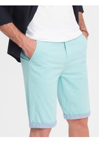 Ombre Clothing - Męskie szorty chinosy z kontrastowym podwinięciem – turkusowe V4 - Rozmiar: M. Okazja: na imprezę, do pracy, na co dzień. Kolor: turkusowy. Materiał: tkanina, elastan, bawełna. Długość: krótkie. Wzór: kolorowy. Sezon: lato. Styl: wakacyjny, casual #3