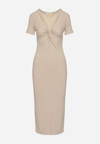 Born2be - Beżowa Dopasowana Sukienka z Wiskozą Zdobiona Marszczeniem przy Dekolcie Obonelle. Typ kołnierza: dekolt w kształcie V. Kolor: beżowy. Materiał: wiskoza. Długość rękawa: krótki rękaw. Wzór: aplikacja. Styl: elegancki #3