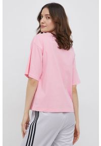 Adidas - adidas T-shirt bawełniany HC9184 kolor różowy. Okazja: na co dzień. Kolor: różowy. Materiał: bawełna. Wzór: nadruk. Styl: casual #5