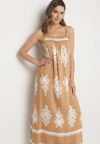 Born2be - Jasnobrązowa Sukienka o Rozkloszowanym Kroju na Ramiączkach w Etniczny Wzór Revoniae. Okazja: na co dzień. Typ kołnierza: dekolt w kształcie V. Kolor: brązowy. Długość rękawa: na ramiączkach. Styl: casual, elegancki #5