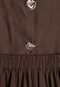 Renee - Ciemnobeżowy Letni Komplet Kamizelka z Paskiem i Ozdobnymi Guzikami i Szerokie Spodnie Sharieth. Kolor: beżowy #4