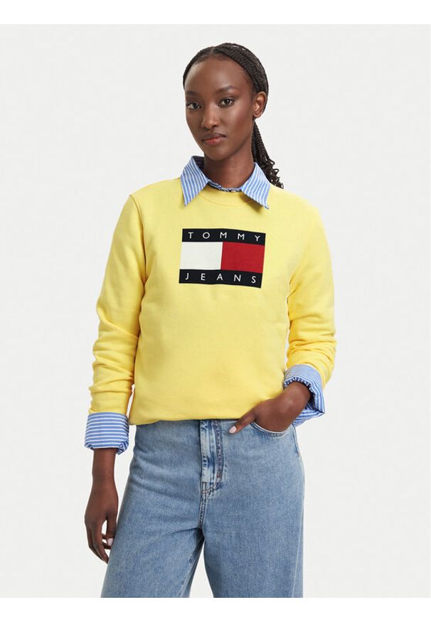Tommy Jeans Bluza Flag DW0DW22564 Żółty jasny Regular Fit. Kolor: żółty. Materiał: bawełna