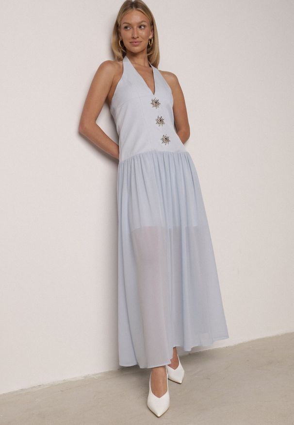 Born2be - Niebieska Sukienka z Wiązanym Dekoltem Typu Halter i Biżuteryjnymi Guzikami Raena. Okazja: na co dzień. Typ kołnierza: dekolt halter. Kolor: niebieski. Typ sukienki: proste. Styl: casual. Długość: midi