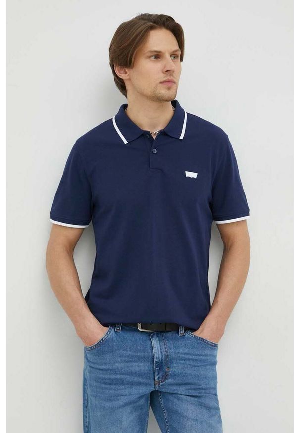 Levi's® - Levi's polo męski kolor granatowy gładki. Okazja: na spotkanie biznesowe. Typ kołnierza: polo. Kolor: niebieski. Długość: krótkie. Wzór: gładki. Styl: biznesowy