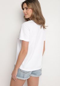 Born2be - Biały T-shirt z Ozdobnym Nadrukiem Palithiela. Okazja: na co dzień. Kolor: biały. Materiał: jeans. Wzór: nadruk. Styl: klasyczny, casual