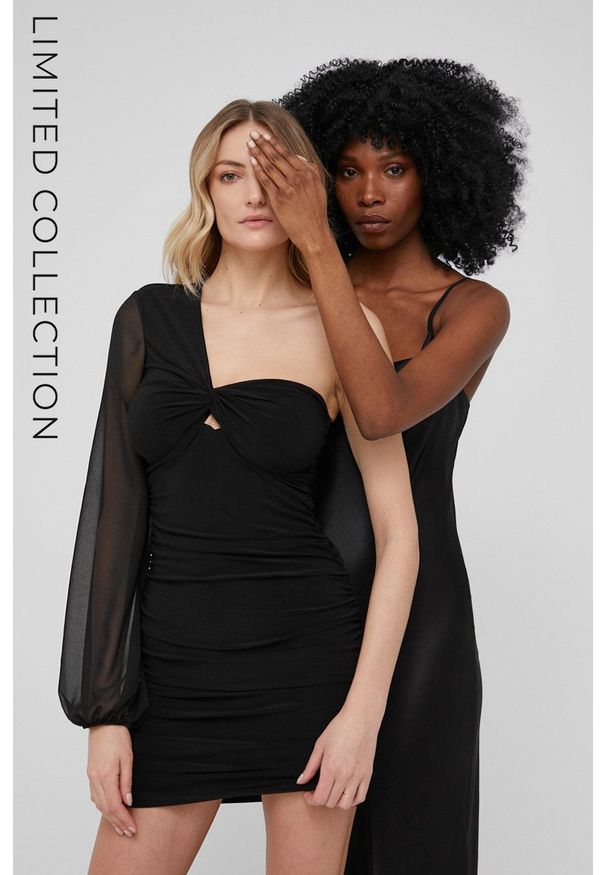 Answear Lab sukienka answear.LAB X kolekcja limitowana NO SHAME kolor czarny mini dopasowana. Kolor: czarny. Typ sukienki: dopasowane. Styl: wakacyjny. Długość: mini
