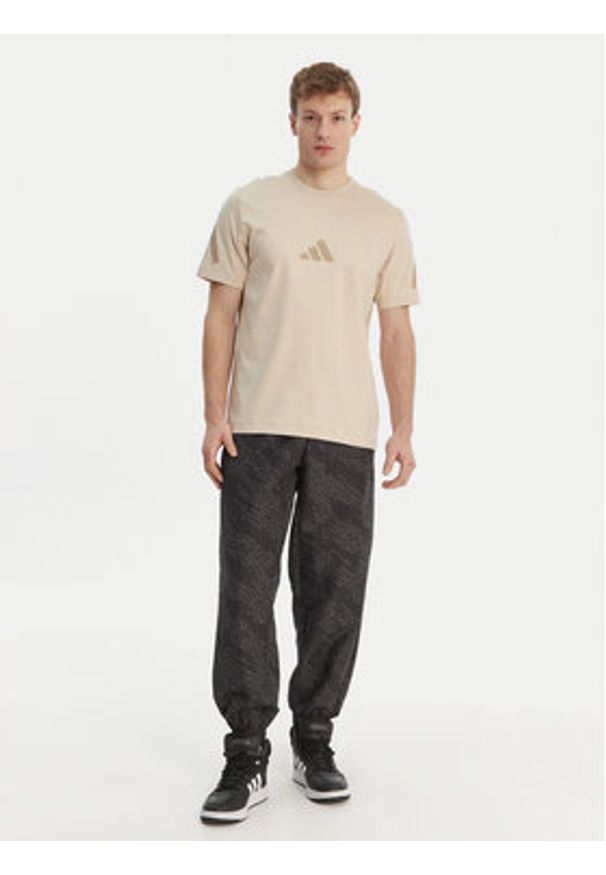 Adidas - adidas T-Shirt Z.N.E. KE4694 Beżowy Regular Fit. Kolor: beżowy. Materiał: bawełna
