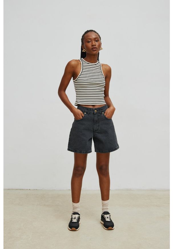 Marsala - Szorty z szerokimi nogawkami w kolorze WASHED BLACK - TABOO-XL. Okazja: na plażę, na spacer. Materiał: jeans, denim. Wzór: haft. Sezon: lato, wiosna