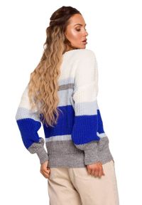 MOE - Kolorowy sweter w paski i z dekoltem w serek. Typ kołnierza: dekolt w serek. Wzór: kolorowy, paski #3