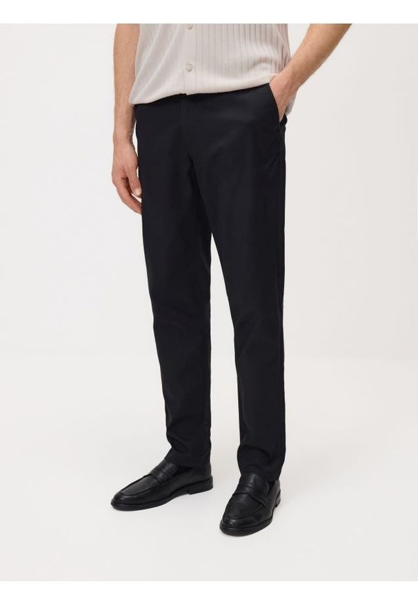 Reserved - Spodnie chino slim fit - czarny. Kolor: czarny. Materiał: bawełna, tkanina