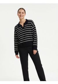 Sinsay - Sweter w paski z kołnierzykiem - czarny. Kolor: czarny. Wzór: paski