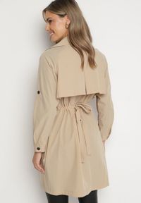 Born2be - Beżowy Dwurzędowy Płaszcz z Bawełną i Regulowanymi Rękawami Ściągany z Tyłu Paskiem Mevalina. Okazja: do pracy. Kolor: beżowy. Materiał: bawełna. Styl: elegancki, klasyczny #4
