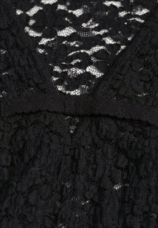 Born2be - Czarna Koronkowa Bluzka z Długim Rękawem i Dekoltem w Serek Senafera. Typ kołnierza: dekolt w serek. Kolor: czarny. Materiał: koronka. Długość rękawa: długi rękaw. Długość: długie. Styl: klasyczny, elegancki