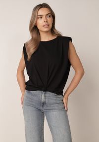 Born2be - Czarny Bawełniany Top Oversize Bez Rękawów z Wiązaniem i Poduszkami w Ramionach Apixie. Okazja: na co dzień. Kolor: czarny. Materiał: bawełna. Długość rękawa: bez rękawów. Styl: elegancki, casual #8