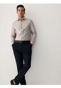 Reserved - Koszula slim z bawełny egipskiej - beżowy. Kolor: beżowy. Materiał: bawełna #1