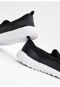 bonprix - Wygodne sneakersy wsuwane z lekką podeszwą. Zapięcie: bez zapięcia. Kolor: czarny #2