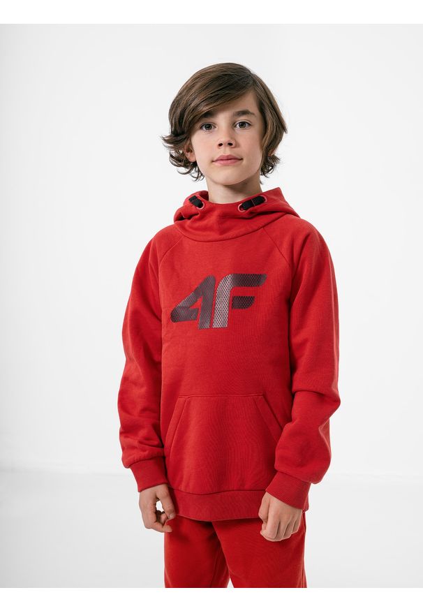 4f - Bluza dresowa nierozpinana z kapturem chłopięca. Okazja: na co dzień. Typ kołnierza: kaptur. Kolor: czerwony. Materiał: dresówka. Styl: casual