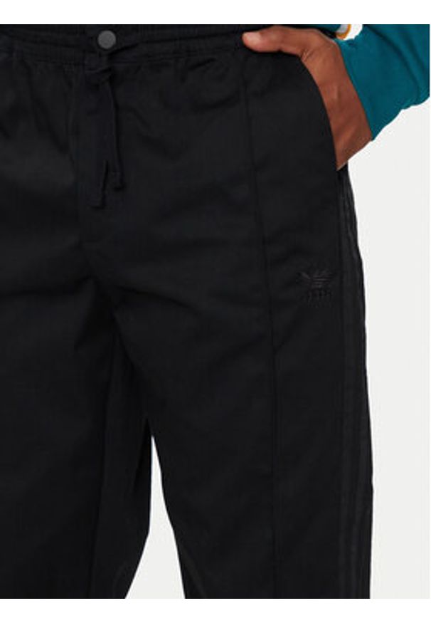 Adidas - adidas Spodnie dresowe CS Chino IY2074 Czarny Regular Fit. Kolor: czarny. Materiał: bawełna