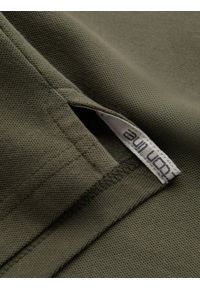 Ombre Clothing - Męska jednokolorowa koszulka polo BASIC z dzianiny pique - ciemnooliwkowa V6 - Rozmiar: M. Okazja: na co dzień. Typ kołnierza: polo. Kolor: oliwkowy. Materiał: dzianina. Wzór: haft, aplikacja, jednolity. Styl: sportowy, wizytowy, casual #6