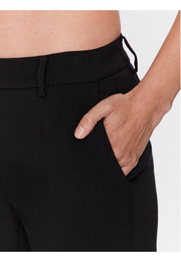 Bruuns Bazaar Spodnie materiałowe Cindy BBW2727 Czarny Slim Fit. Kolor: czarny. Materiał: materiał, syntetyk, wiskoza