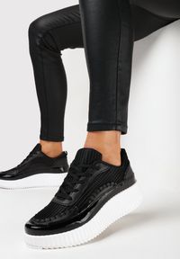Born2be - Czarne Sneakersy z Patchworkową Cholewką i Tłoczoną Platformą Geridia. Kolor: czarny. Szerokość cholewki: normalna. Obcas: na platformie #1