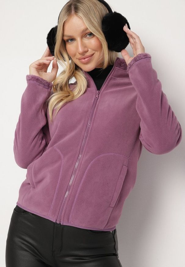 Born2be - Fioletowa Welurowa Bluza na Suwak Asiyana. Okazja: na co dzień. Kolor: fioletowy. Materiał: welur. Długość rękawa: długi rękaw. Długość: długie. Wzór: aplikacja. Styl: casual