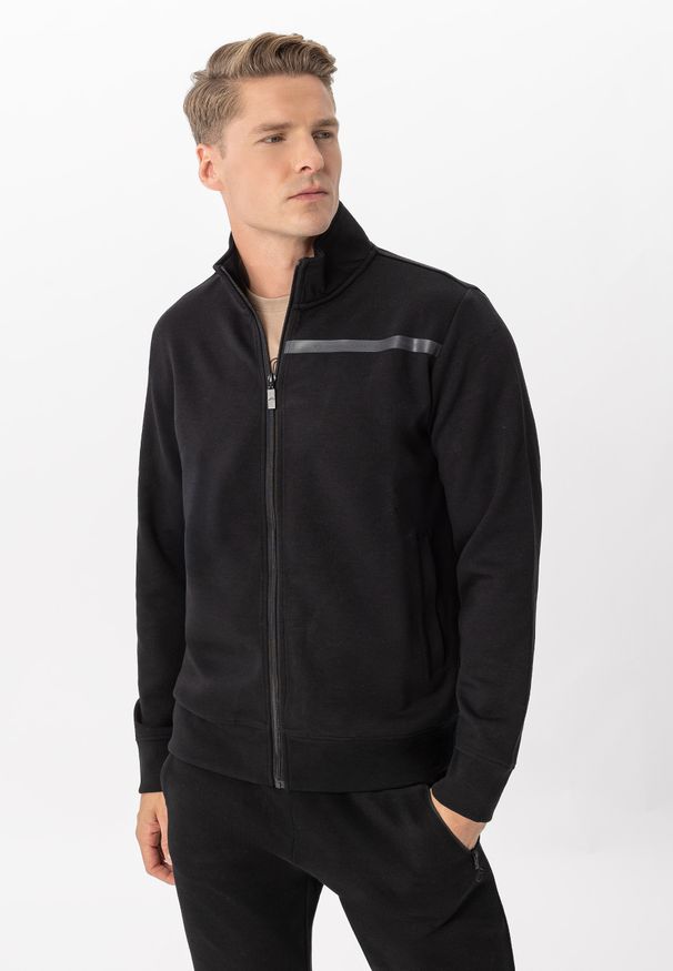 Volcano - Bluza ze stójką B-LUNOS. Typ kołnierza: kołnierzyk stójkowy. Kolekcja: plus size. Materiał: poliester, elastan, bawełna, materiał, dzianina, wiskoza. Wzór: gładki. Styl: sportowy, klasyczny, elegancki