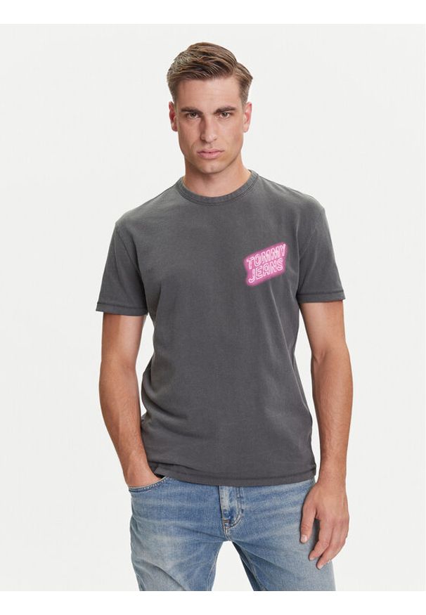 Tommy Jeans T-Shirt Novelty DM0DM21829 Szary Regular Fit. Kolor: szary. Materiał: bawełna
