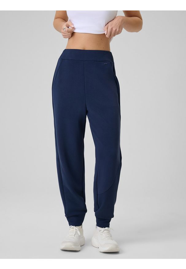 4f - 4F Spodnie dresowe z modalem joggery damskie - granatowe XL. Stan: podwyższony. Kolor: niebieski. Materiał: dresówka. Długość: do kostek. Wzór: gładki